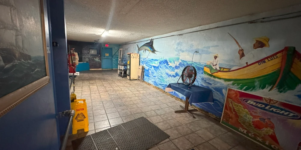 603 Bandera - Corner Restaurant + Apartment | Turnkey Equipment | Validated Corridor