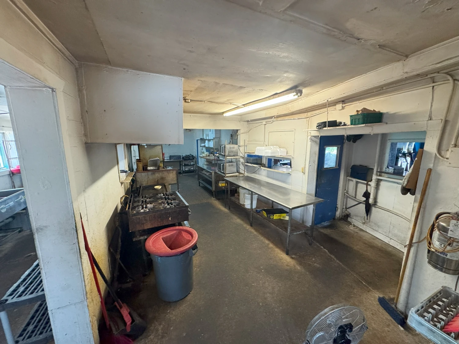 603 Bandera - Corner Restaurant + Apartment | Turnkey Equipment | Validated Corridor
