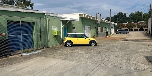 Oakland Avenue Retail