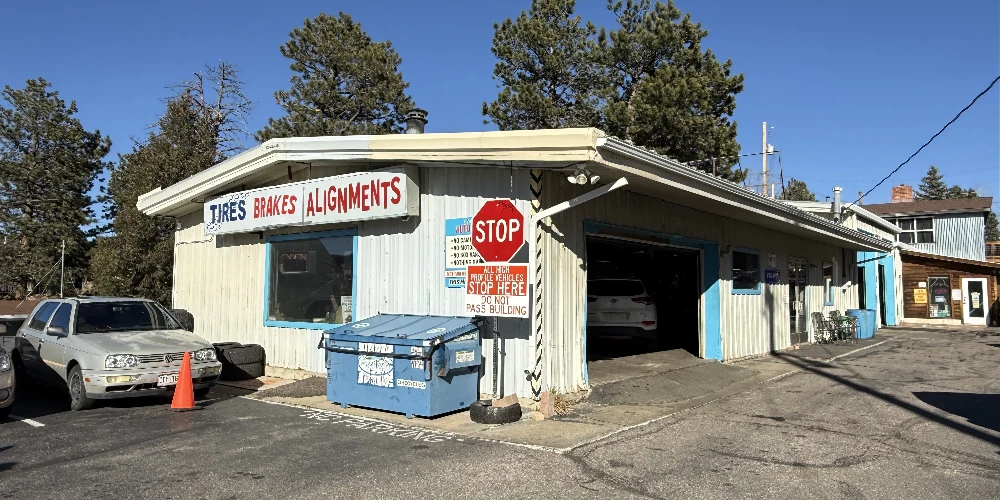Evergreen Parkway 2 Auto/Service Buildings | 23K VPD | Owner/User or Investment