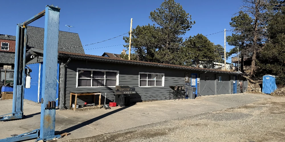 Evergreen Parkway 2 Auto/Service Buildings | 23K VPD | Owner/User or Investment