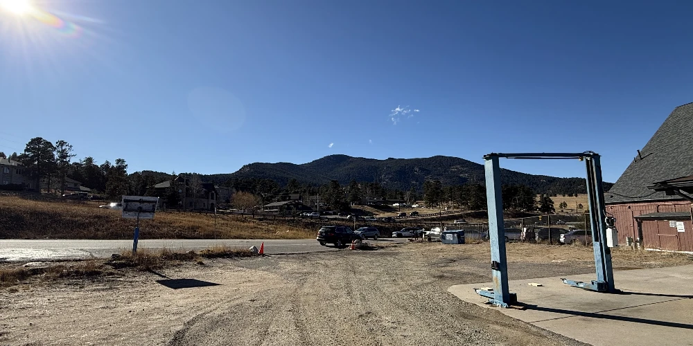 Evergreen Parkway 2 Auto/Service Buildings | 23K VPD | Owner/User or Investment
