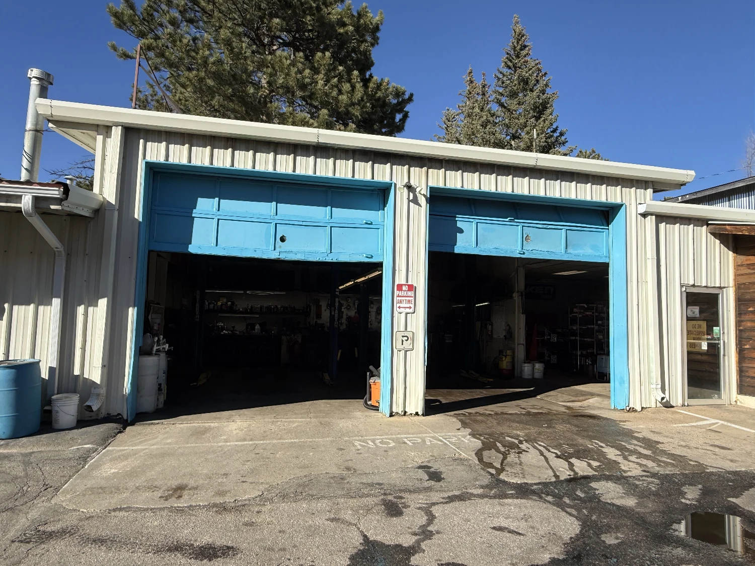 Evergreen Parkway 2 Auto/Service Buildings | 23K VPD | Owner/User or Investment