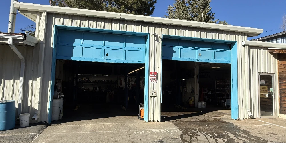 Evergreen Parkway 2 Auto/Service Buildings | 23K VPD | Owner/User or Investment