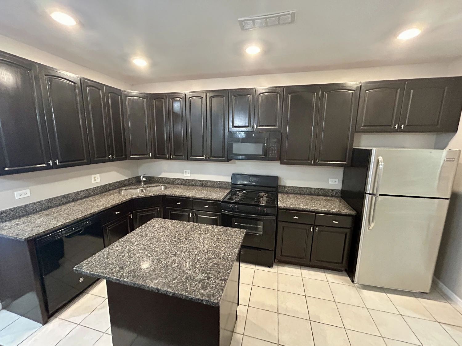 5331 S Calumet - Four-Unit Apartment Building in Washington Park