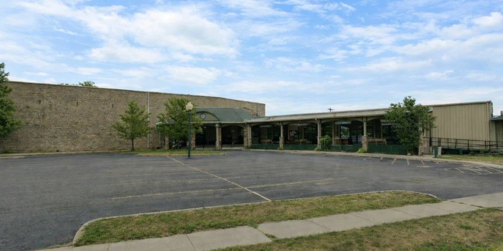 638 Lake St. - NEW PRICE! 24,320+/- SF RETAIL SPACE - INVESTMENT OPPORTUNITY
