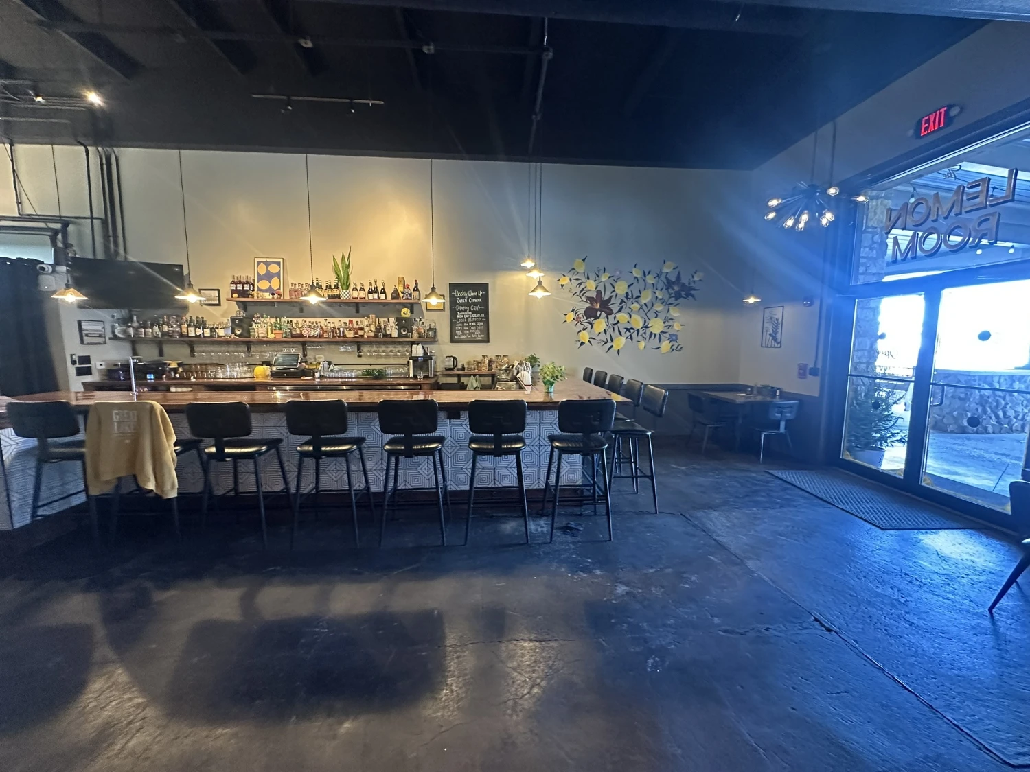 638 Lake St. - NEW PRICE! 24,320+/- SF RETAIL SPACE - INVESTMENT OPPORTUNITY