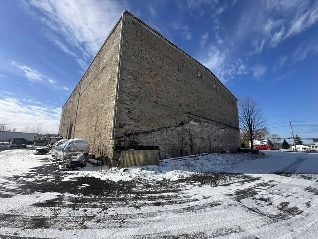638 Lake St. - NEW PRICE! 24,320+/- SF RETAIL SPACE - INVESTMENT OPPORTUNITY