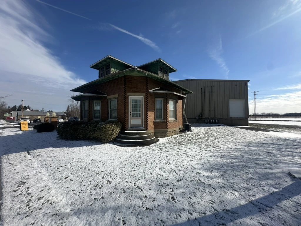 638 Lake St. - NEW PRICE! 24,320+/- SF RETAIL SPACE - INVESTMENT OPPORTUNITY