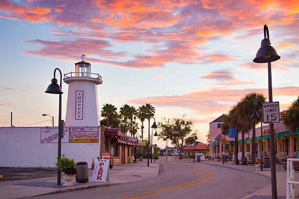 INCOME PRODUCING WATERFRONT RETAIL AND RESTAURANT IN TARPON SPRINGS HISTORIC SPONGE DOCKS 