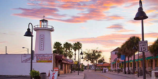 INCOME PRODUCING WATERFRONT RETAIL AND RESTAURANT IN TARPON SPRINGS HISTORIC SPONGE DOCKS 