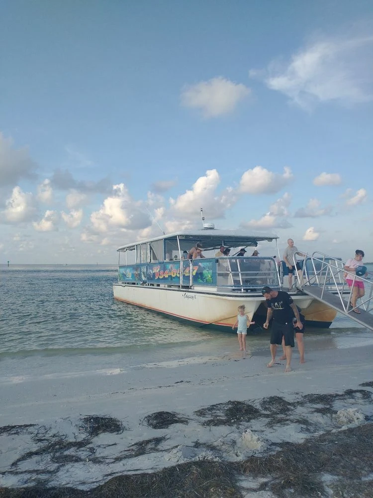 INCOME PRODUCING WATERFRONT RETAIL AND RESTAURANT IN TARPON SPRINGS HISTORIC SPONGE DOCKS 