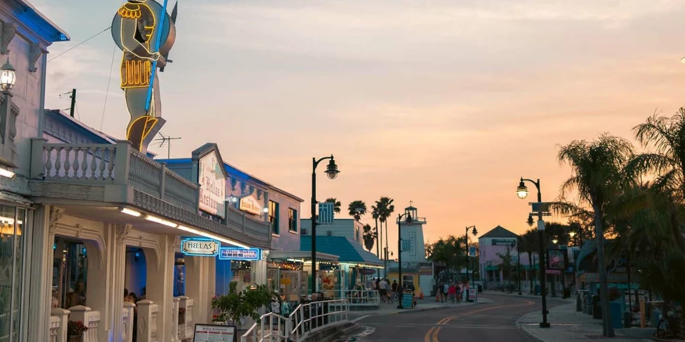 INCOME PRODUCING WATERFRONT RETAIL AND RESTAURANT IN TARPON SPRINGS HISTORIC SPONGE DOCKS 