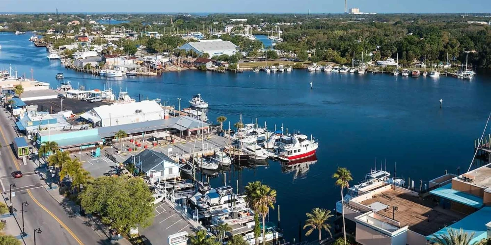 INCOME PRODUCING WATERFRONT RETAIL AND RESTAURANT IN TARPON SPRINGS HISTORIC SPONGE DOCKS 