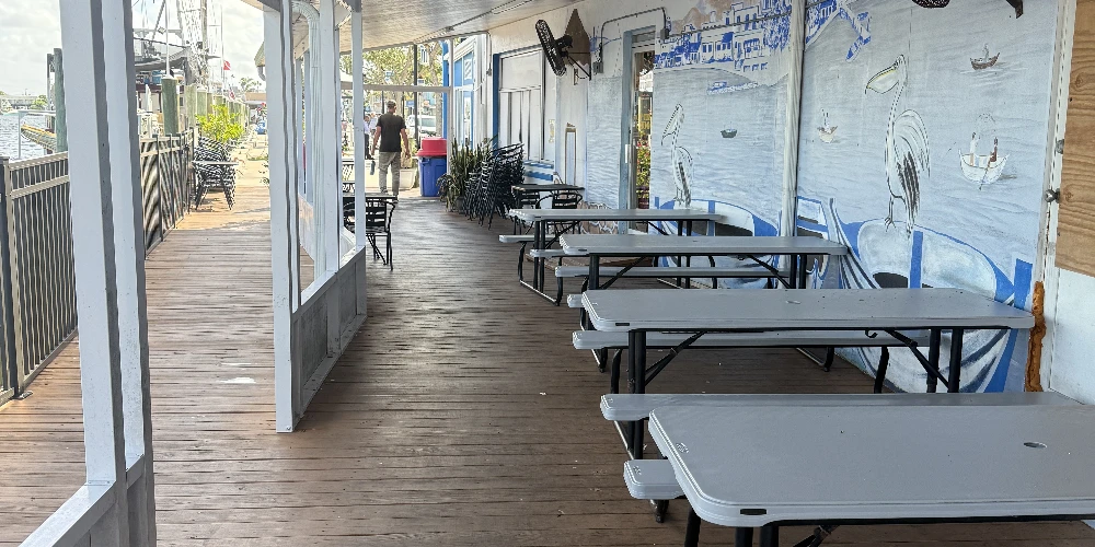 INCOME PRODUCING WATERFRONT RETAIL AND RESTAURANT IN TARPON SPRINGS HISTORIC SPONGE DOCKS 