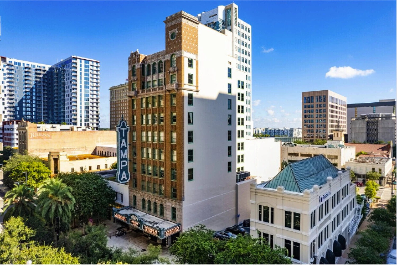 ENTIRE 8TH FLOOR – DOWNTOWN TAMPA TROPHY ASSET