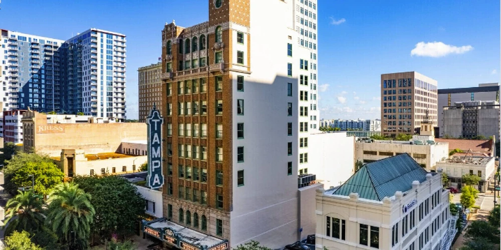 ENTIRE 8TH FLOOR – DOWNTOWN TAMPA TROPHY ASSET