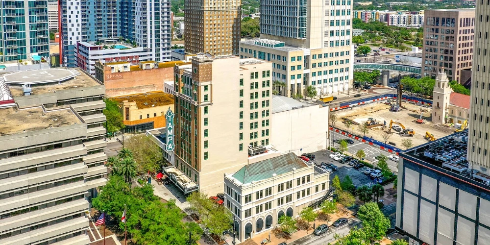 ENTIRE 8TH FLOOR – DOWNTOWN TAMPA TROPHY ASSET