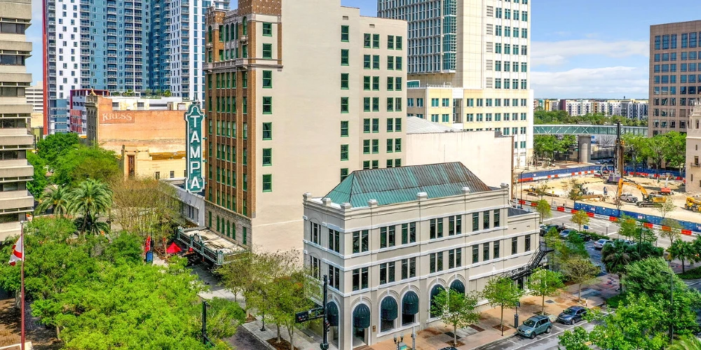 ENTIRE 8TH FLOOR – DOWNTOWN TAMPA TROPHY ASSET