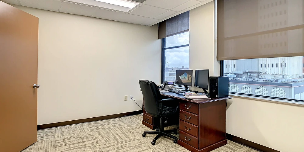 ENTIRE 8TH FLOOR – DOWNTOWN TAMPA TROPHY ASSET