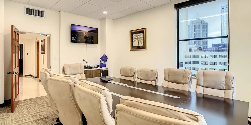 ENTIRE 8TH FLOOR – DOWNTOWN TAMPA TROPHY ASSET