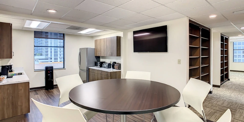 ENTIRE 8TH FLOOR – DOWNTOWN TAMPA TROPHY ASSET