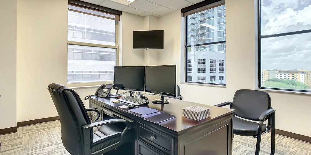 ENTIRE 8TH FLOOR – DOWNTOWN TAMPA TROPHY ASSET