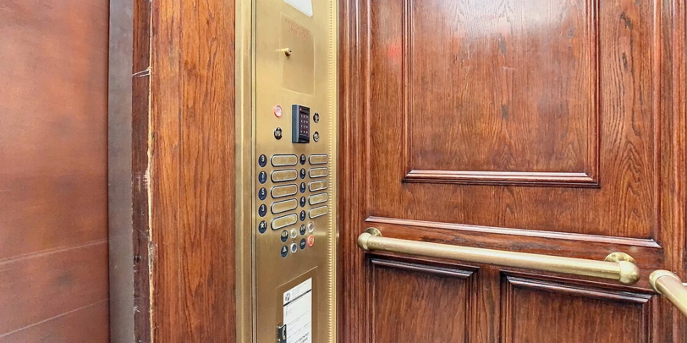 ENTIRE 8TH FLOOR – DOWNTOWN TAMPA TROPHY ASSET