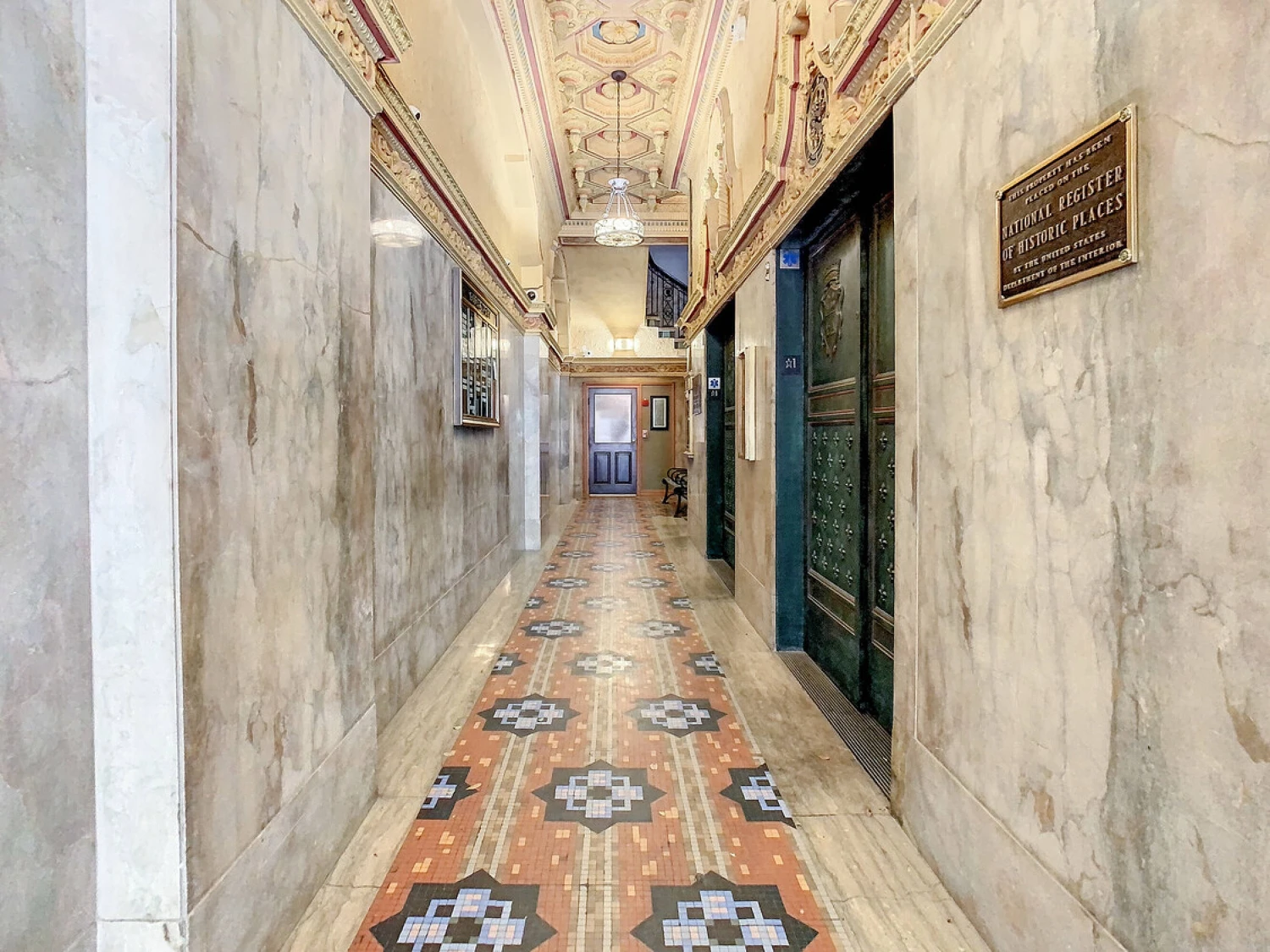 ENTIRE 8TH FLOOR – DOWNTOWN TAMPA TROPHY ASSET