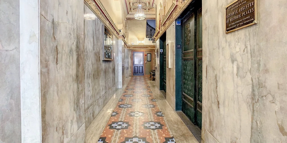 ENTIRE 8TH FLOOR – DOWNTOWN TAMPA TROPHY ASSET