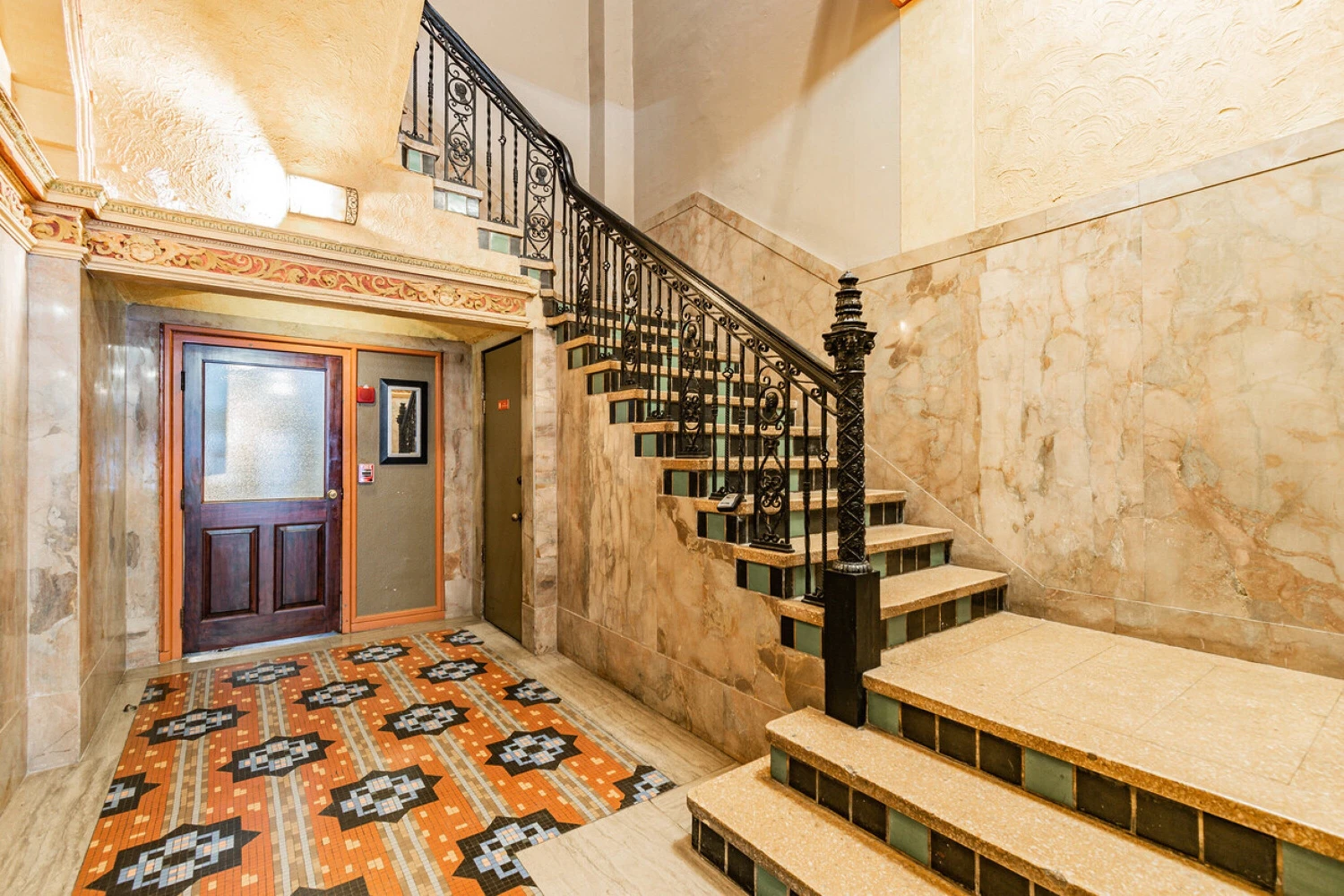 ENTIRE 8TH FLOOR – DOWNTOWN TAMPA TROPHY ASSET
