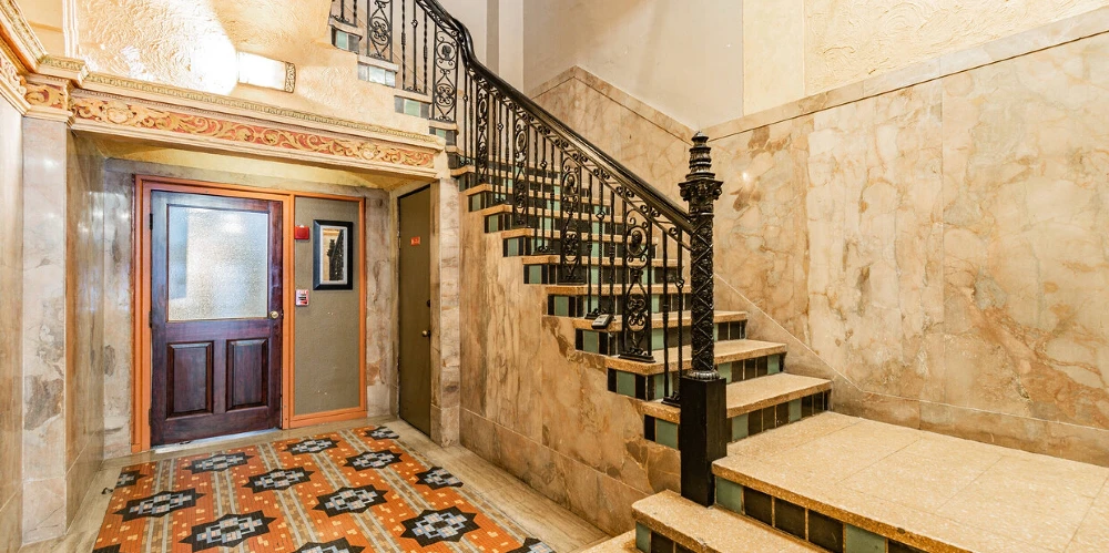 ENTIRE 8TH FLOOR – DOWNTOWN TAMPA TROPHY ASSET
