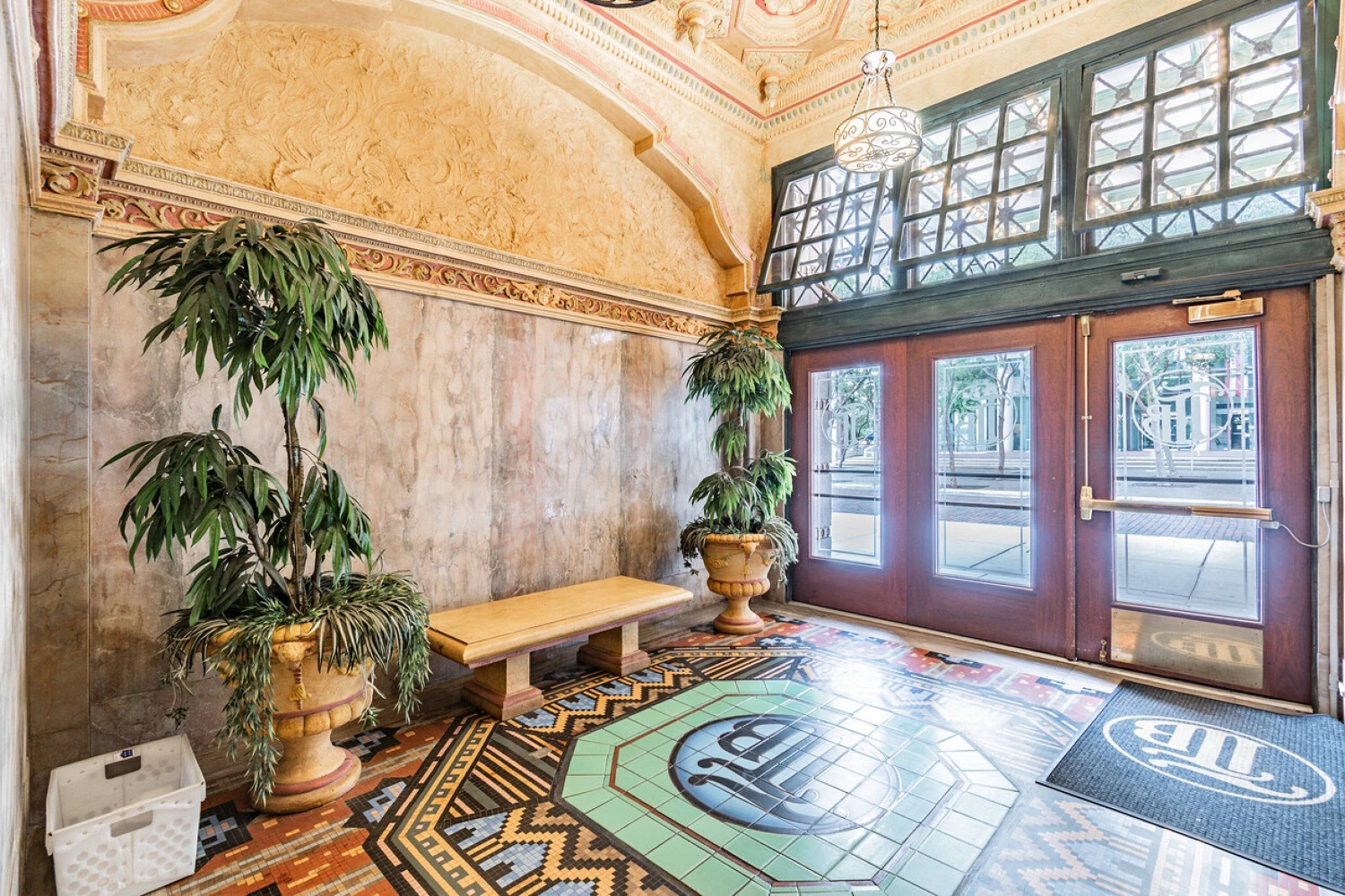 ENTIRE 8TH FLOOR – DOWNTOWN TAMPA TROPHY ASSET