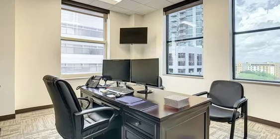 ENTIRE 8TH FLOOR – DOWNTOWN TAMPA TROPHY ASSET