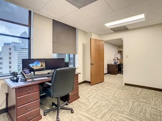 ENTIRE 8TH FLOOR – DOWNTOWN TAMPA TROPHY ASSET