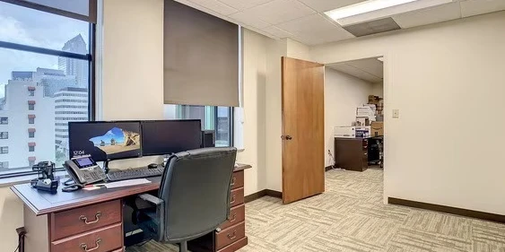 ENTIRE 8TH FLOOR – DOWNTOWN TAMPA TROPHY ASSET