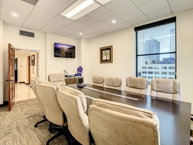 ENTIRE 8TH FLOOR – DOWNTOWN TAMPA TROPHY ASSET