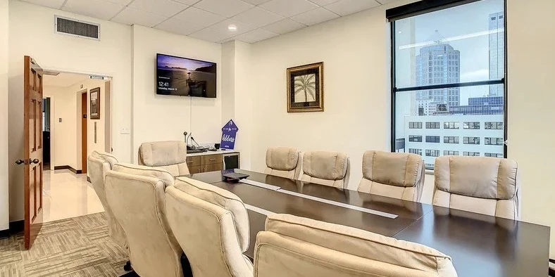ENTIRE 8TH FLOOR – DOWNTOWN TAMPA TROPHY ASSET