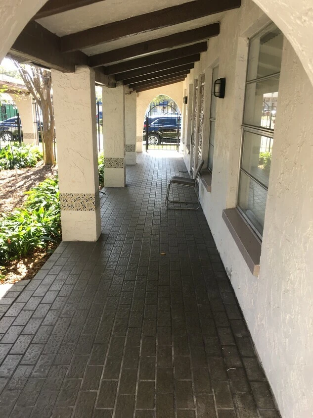 MEDICAL AND PROFESSIONAL OFFICE IN CLEARWATER