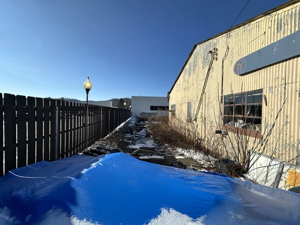 1020 East State St     2500+/- SF Warehouse/Storage Building in Industrial Zoning