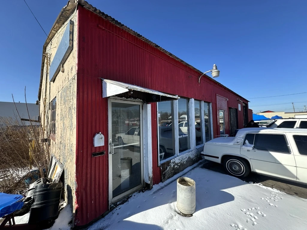 1020 East State St     2500+/- SF Warehouse/Storage Building in Industrial Zoning