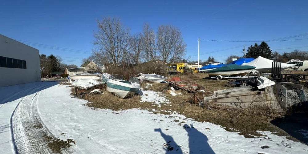 1020 East State St     2500+/- SF Warehouse/Storage Building in Industrial Zoning