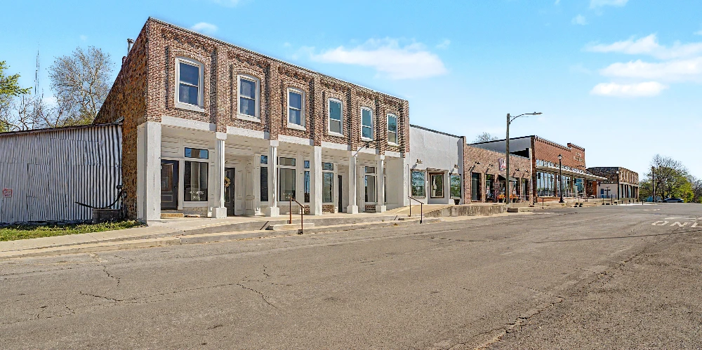 117-119 W Bean St