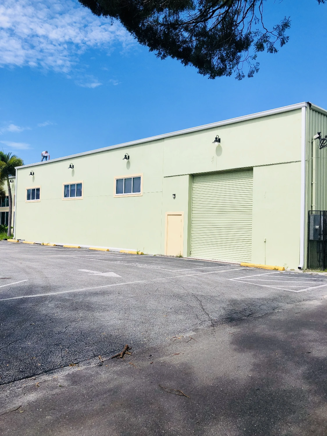 (SELLER FINANCING AVAILABLE!) PRIME SOUTH TAMPA RETAIL BUILDING ON W KENNEDY BLVD. FOR SALE!