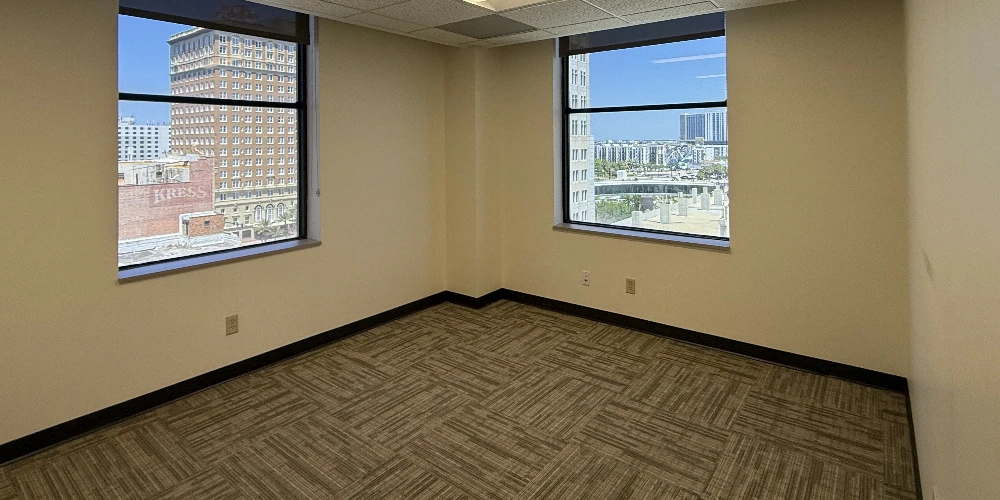 ENTIRE 8TH FLOOR – DOWNTOWN TAMPA TROPHY ASSET