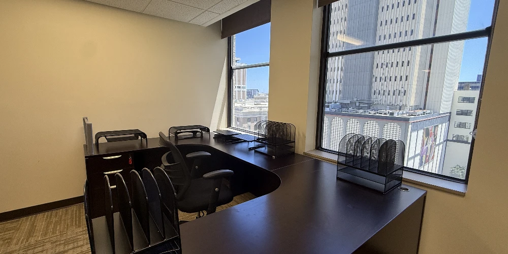 ENTIRE 8TH FLOOR – DOWNTOWN TAMPA TROPHY ASSET