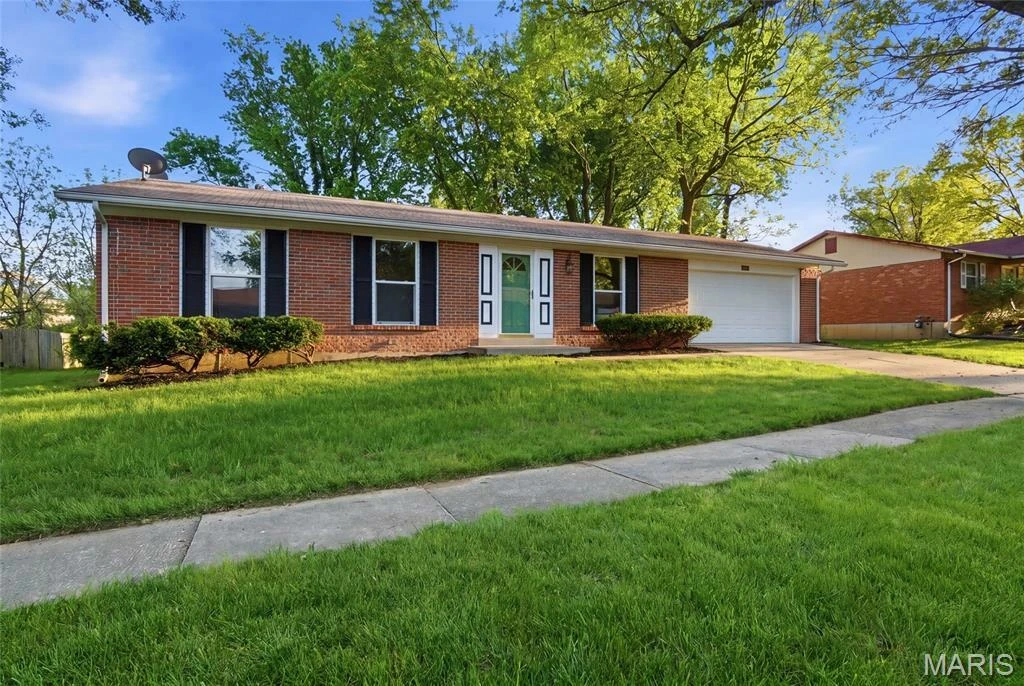 2330 Rockymont Drive, St. Louis, MO for sale