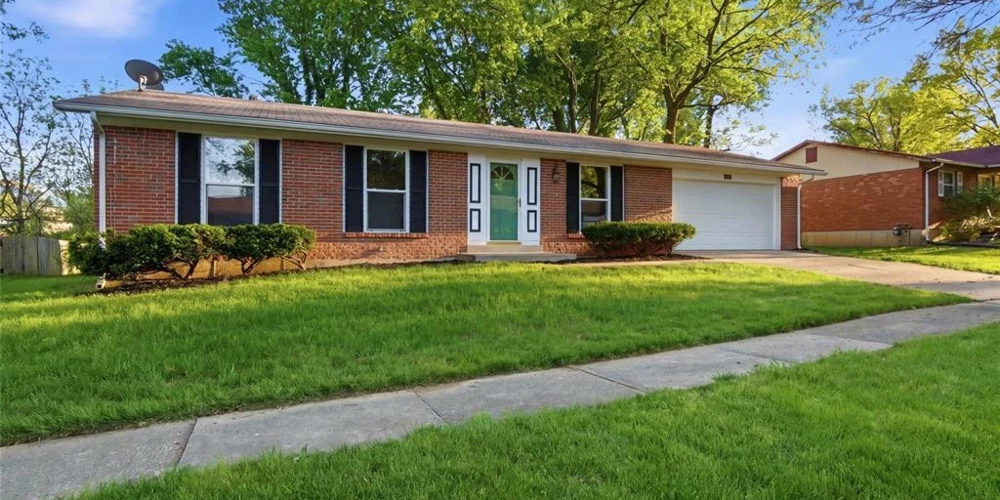 2330 Rockymont Drive, St. Louis, MO for sale