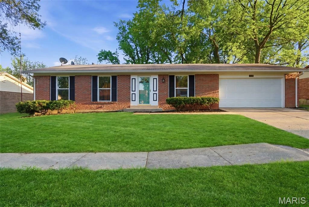 2330 Rockymont Drive, St. Louis, MO for sale