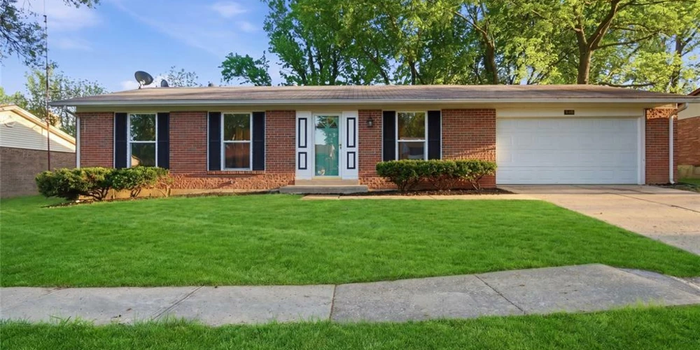 2330 Rockymont Drive, St. Louis, MO for sale